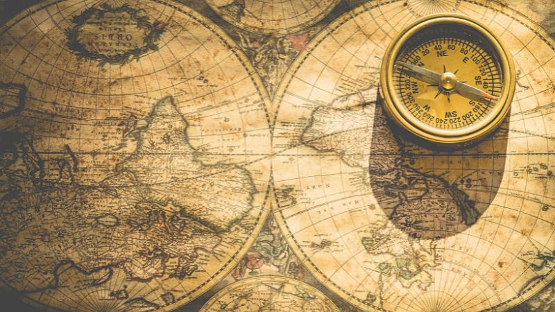 コンパスと旧時代の地図
